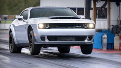 دوج چلنجر SRT demon 170؛ تنها ماشین فابریکی که میتونه رو دوتا چرخش حرکت کنه!