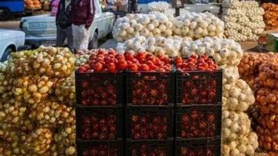 پیاز روی دست کشاورزان ماند