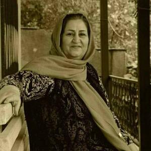 بالابردن سطح آگاهی و اجتناب از افراط و تفریط مسئولیت زنان امروز