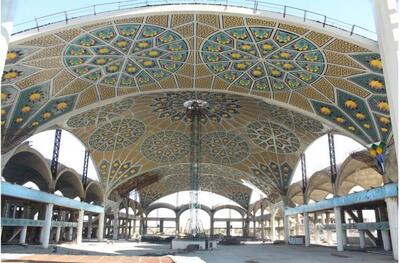 معمار گمشده در شهر بی‌چهره؛ معماری امروز ایران در آینه نقد سه نسل