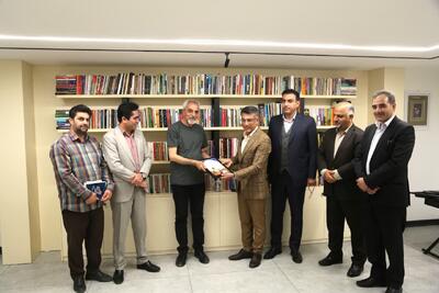 تجلیل از چهره هنرکردستان؛ استاد فردین صادق ایوبی تقدیر شد