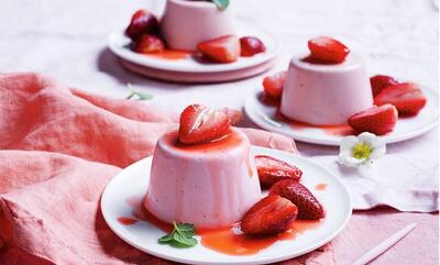طرز تهیه پاناکوتا توت فرنگی؛ دسر بهاری با طعمی دلپذیر