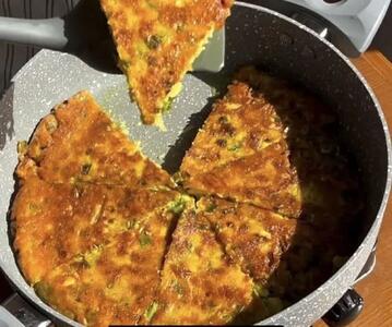 ناهارت با من: کوکو پیازچه با طعم بی‌نظیر؛ تجربه‌ای متفاوت با پنیر!