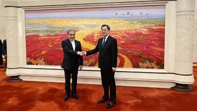 عراقچی پیام کتبی رئیس‌جمهور ایران خطاب به رئیس‌ جمهور چین را به وزیر خارجه چین رساند