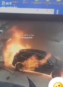 فیلم لحظه انفجار خودرو برقی در پارکینگ /  دوربین مداربسته شکار کرد