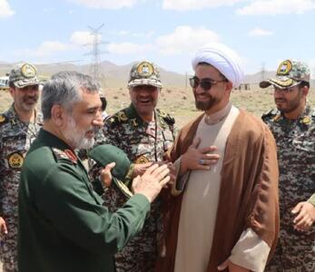 عکس/ بازدید سردار حاجی‌زاده از مواضع پدافندیِ نطنز و خنداب