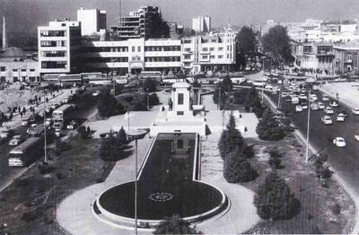 تصویر؛ منظرۀ خاکی و خلوت میدان توپخانۀ تهران ۱۴۰ سال پیش و در دوران قاجار