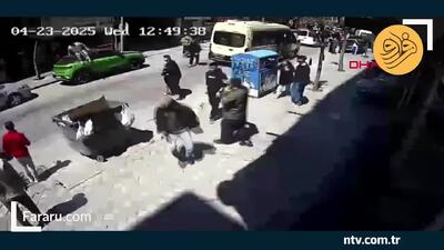 ببینید؛ مرد وحشت‌زده از زلزله از ساختمان روی سقف ماشین پرید