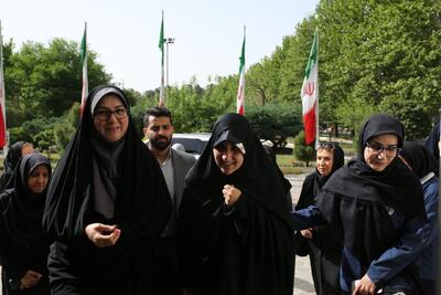 دیدار صمیمانه معاون زنان رئیس جمهور با ملی‌پوشان فوتسال - پارس فوتبال