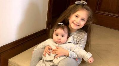عکس | لحظات شیرین خواهرانه پناه و نبات دخترهای شاهرخ استخری