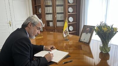 امضای دفتر یادبود پاپ فقید از سوی نماینده دائم ایران در ژنو