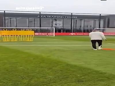 دقت فوق‌العاده محمد صلاح و بازیکنان لیورپول در تمرین ضربات ایستگاهی