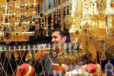 آیا منتظر کاهش بیشتر قیمت طلا باشیم؟/ رئیس اتحادیه طلا پاسخ می‌دهد