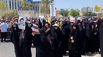به دنبال فضاسازی رسانه ای جریان رادیکال، تعدادی در حاشیه نماز جمعه بوشهر علیه فستیوال کوچه تظاهرات کردند: فستیوال نامشروع، مایه ننگ بوشهر!