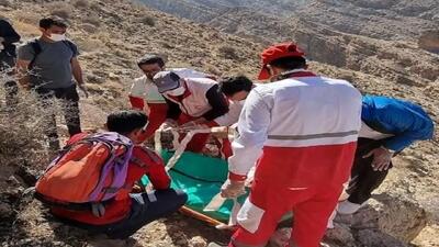 نجات معجزه‌آسای فرد سقوط‌کرده از صخره‌های صعب‌العبور ایجرود