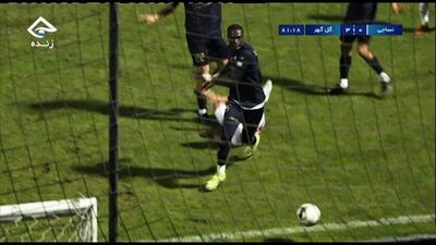 اعلام پنالتی برای نساجی مازندران مقابل گل گهر و اخراج رزاق پور