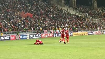 گل زاده‌عطار و خوشحالی هواداران فولاد - پارس فوتبال
