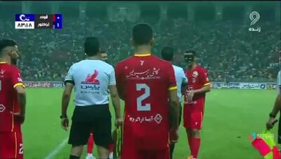 اخراج کولیبالی از زمین بازی مقابل تراکتور - پارس فوتبال