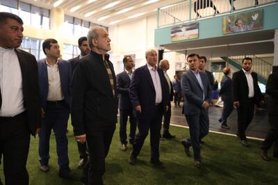 بازدید مسعود پزشکیان از تمرینات تیم ملی فوتسال زنان و مرکز ملی فوتبال - پارس فوتبال