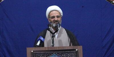 امام جمعه سمنان: مدگرایی و فمینیسم از آفت‌های غرب برای دختران است