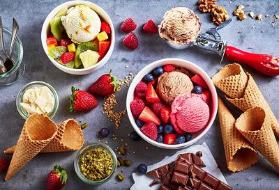 با بستنی توت فرنگی و موز رژیمی، تابستون رو شیرین‌تر کن!