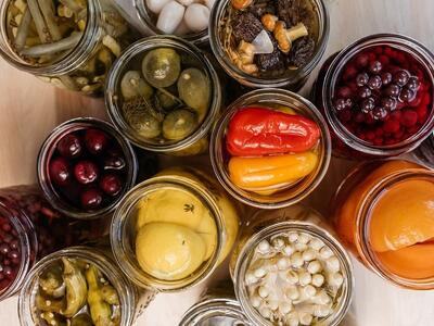 طرز تهیه ترشی‌های تابستانی؛ با میوه و سبزیجات فصلی
