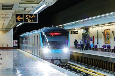 آیا بیت معروف فردوسی را در کتیبه های متروی تهران تحریف کرده اند؟