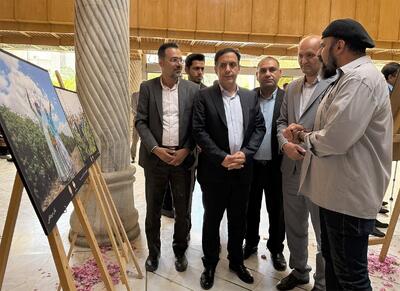افتتاح نمایشگاه عکس گل و گلاب میمند در استانداری فارس