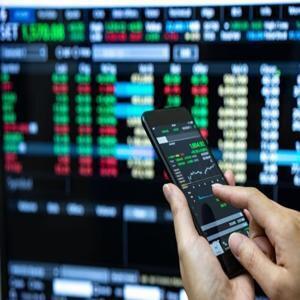 تحلیل روند بورس در هفته پیش رو و شناسایی صنایع پیشرو در بازار