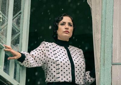 خانه فیروزه‌ای بندر کیاشهر که پای نگار جواهریان به آن باز شد - چیدانه