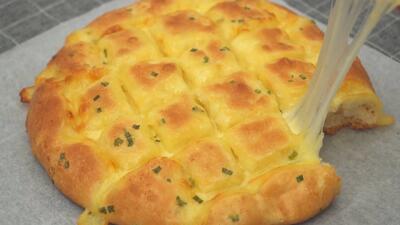 طرز تهیه نان پنیری ساده و آسان با آرد و تخم مرغ