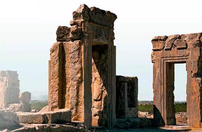 ماجرای شکاف ۲۰۰۰ ساله در دیوار تخت جمشید+عکس | اقتصاد24
