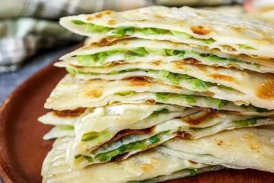 طرز تهیه کلانه کردستان؛ نان سنتی با سیر کوهی