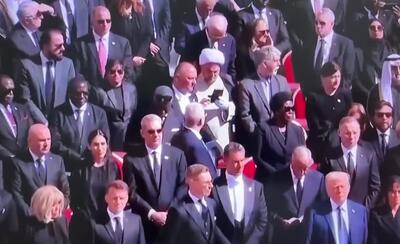 این روحانی فیلمبردار در مراسم پاپ، استاد موسسه مصباح یزدی است که در دولت رئیسی، سفیر ایران در واتیکان شد