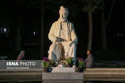 شما پله برقی ایستگاه‌ها را درست کنید؛ از دیوار شاعران بالا نروید