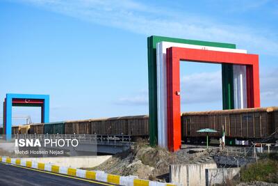 بارانداز ریلی آستارا در مرز ایران و آذربایجان
