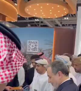 ب  حضور عراقچی در غرفه عربستان در نمایشگاه کتاب عمان