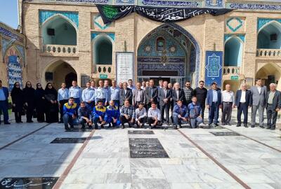 غبارروبی و گلباران گلزار شهدا در استان سمنان