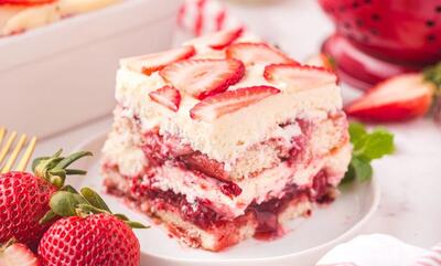 طرز تهیه تیرامیسو توت‌ فرنگی؛ طعمی فوق‌العاده برای عصرانه