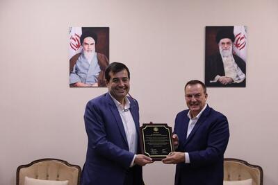 دبیر فدراسیون جهانی موی تای در دیدار با وزیر ورزش: دختران ایران در موی تای جلوتر از پسران هستند - پارس فوتبال
