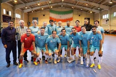 عکس هایی خاص و دیدنی از رئیس جمهور/ تصاویر فوتبال پزشکیان با کارگران