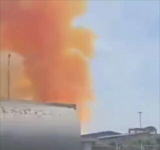 ویدویی نزدیک از لحظه انفجار در بندر شهید رجایی