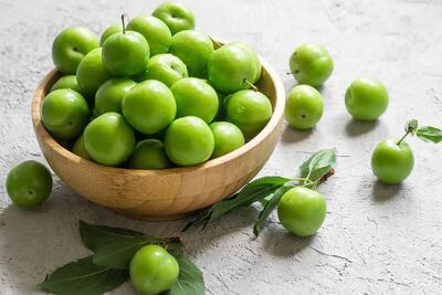 گوجه سبز نوبرانه را با این روش سرو کنید و لذت ببرید+فیلم - آینه فردا