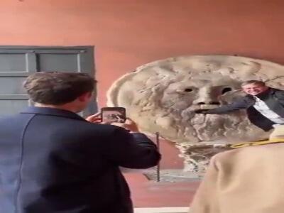 مهارت فوق العاده یک مرد در عکاسی با گوشی