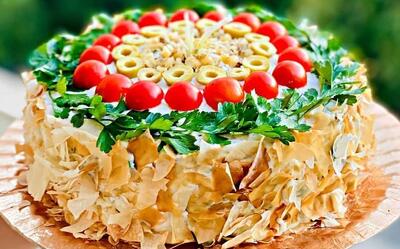 کیک مرغ بی‌نهایت خوشمزه با تزئین خاص
