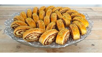 طرز تهیه کلوچه خرمایی رژیمی و مقوی برای صبحانه با این دستور پخت
