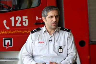 سخنگوی آتش نشانی تهران: آتش سوزی بندرعباس از نوع ترکیبی بود / پارچه، لوازم خودرویی، موادی که پایه نفتی دارند و مواد شیمیایی هم وجود داشت؛ یکی از کانتینر‌ها رو باز کردیم،  پر از ماهی بود / در آتش‌سوزی‌هایی که مواد پایه هیدروکربنی در آنها دخیل هستند، گاهی ظرف ۱۰ دقیقه، دمای محیط به هزار درجه می‌رسد / به دلیل شدت حرارت، شنیده شدن صدای انفجار اصلاً چیز عجیبی نیست