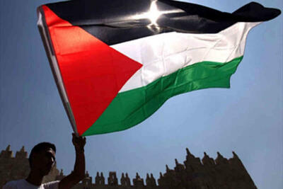 به اهتزاز درآمدن پرچم‌ فلسطین در مراسم  پاپ فرانسیس + ویدئو