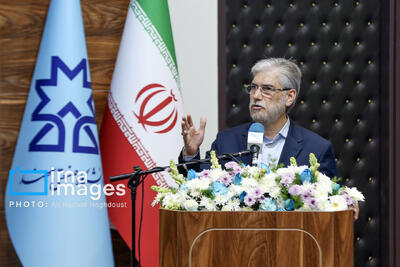 وزیر علوم: تحریم به نظام بانکی کشور صدمه زده است