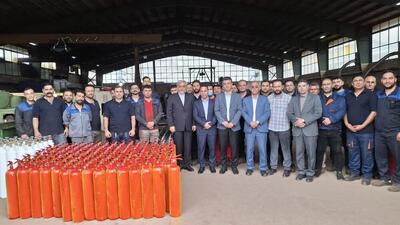 کارگران در خط مقدم تولید و اقتصاد کشور هستند